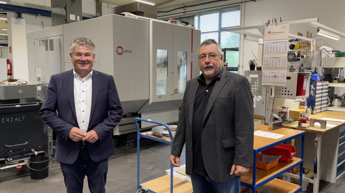 Bei der Betriebsführung bei KMS Metall in Hüttlingen: Winfried Mack und Thomas Kirste
