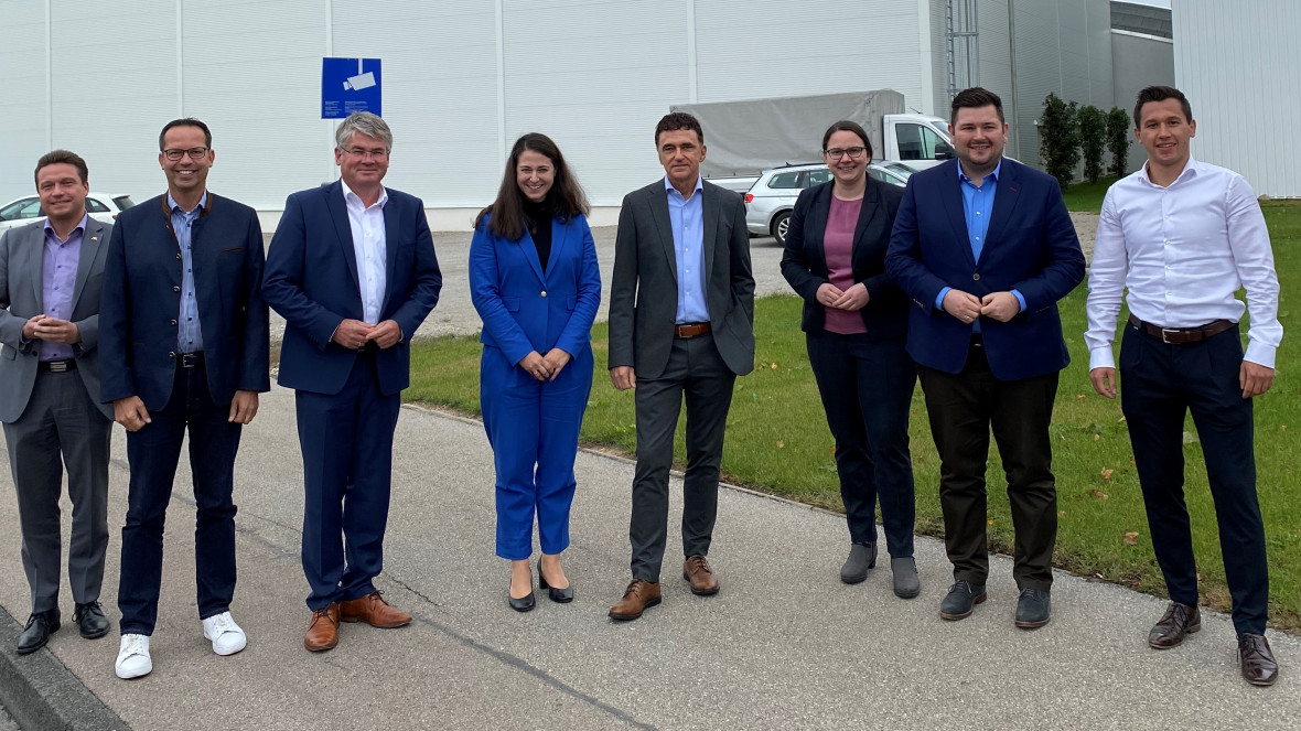 Die Mitglieder des Arbeitskreises Wirtschaft, Arbeit und Tourismus beim Besuch der VARTA AG in Ellwangen gemeinsam mit dem Vorstandsvorsitzenden Herbert Schein.